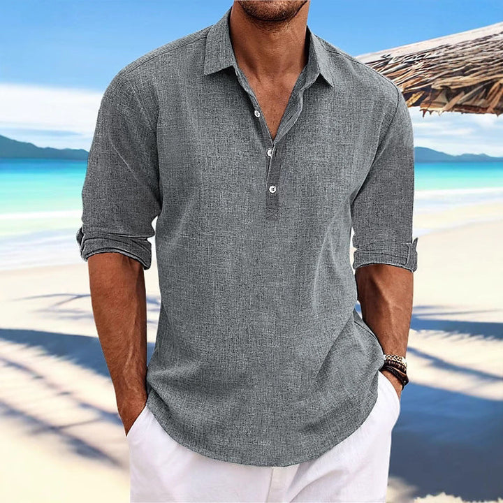 Relaxed fit men's short sleeve button shirt, perfect for warm summer days & easy style.