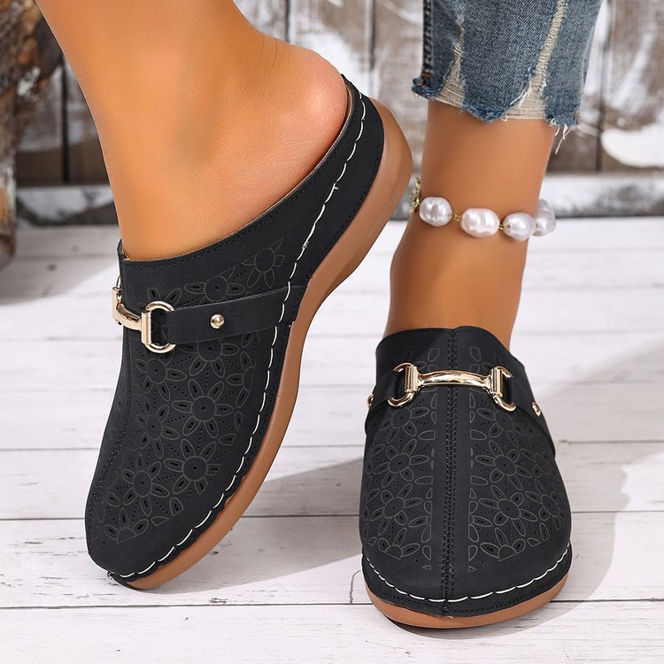 Versatile women's floral clogs, comfortable slip-on footwear for everyday, summer & spring fashion.
