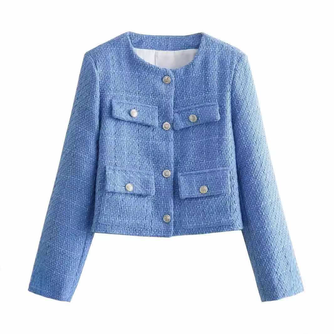Versatile ladies jacket featuring practical pockets and stylish design for a modern look.