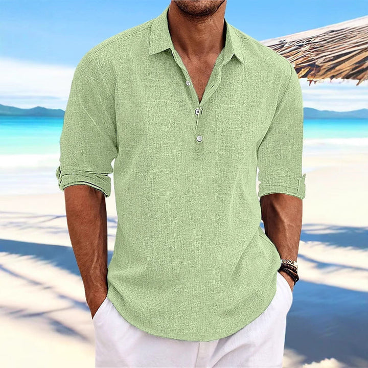 Smart casual men's short sleeve button shirt, relaxed fit for versatile summer outfits.