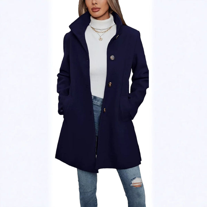 Chic women's high-collar long coat, featuring practical pockets & a timeless design for autumn/winter.