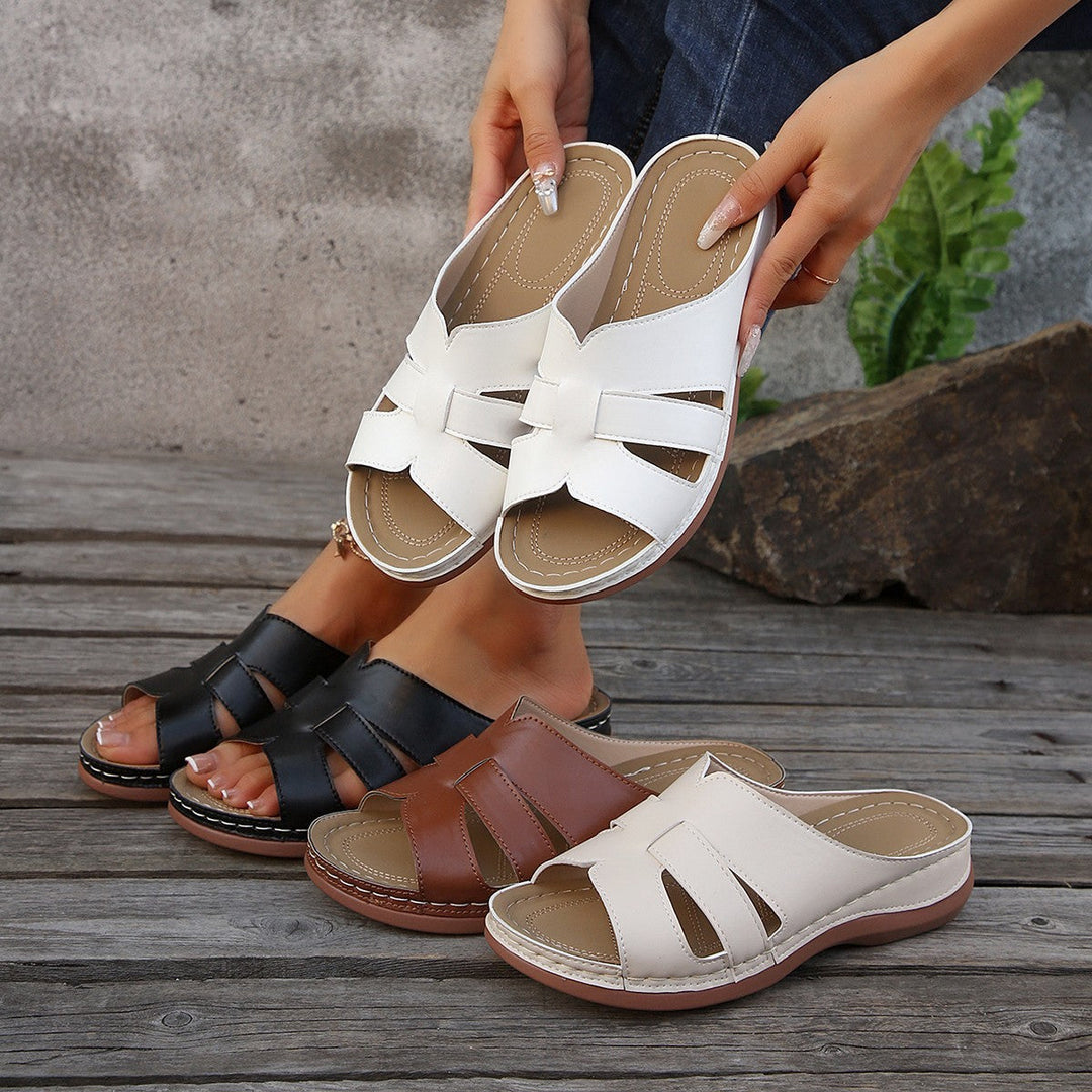 Fashionable women's elegant strap sandals, providing comfortable footwear for beach days and summer outings.