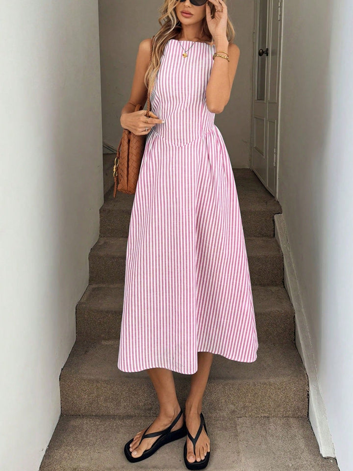 Women's striped midi dress, elegant fitted summer style. Chic round neck, versatile fashion.