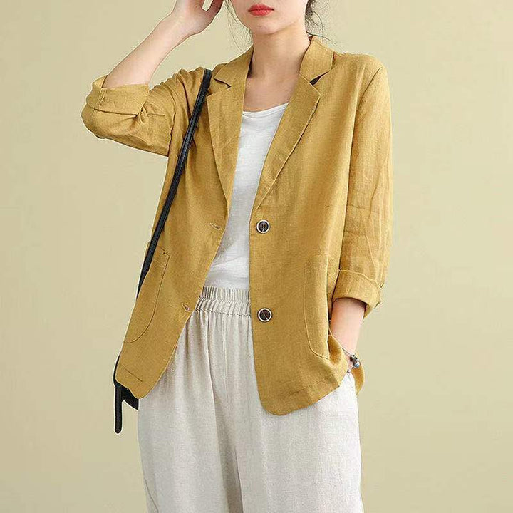 Sophisticated women's casual blazer, an elegant jacket featuring stylish contrast buttons, great for chic outfits.