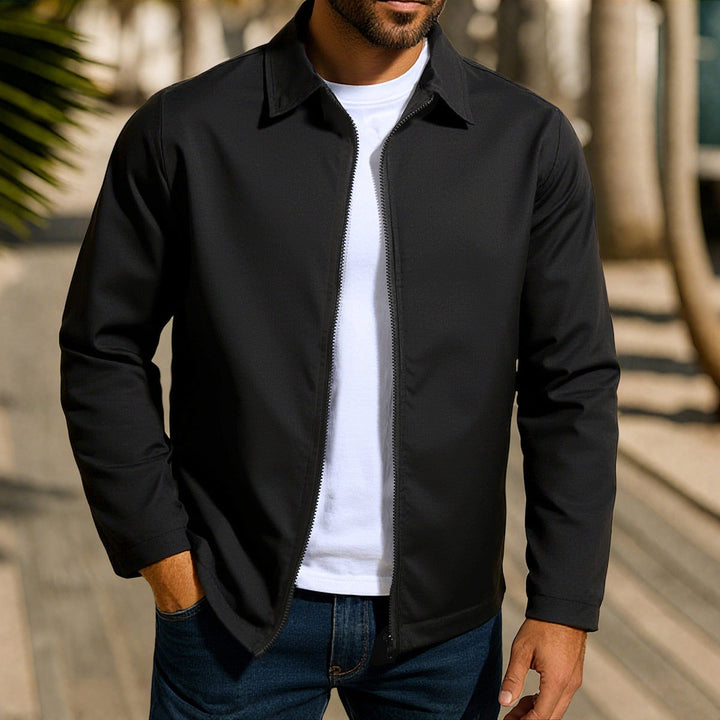 Comfortable men's fall/spring casual jacket. Wind-resistant and breathable for everyday outdoor style.
