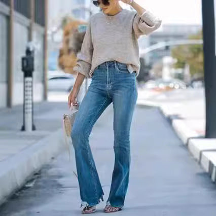 Versatile women's capri jeans, modern fit, high-waisted, suitable for casual spring/summer.