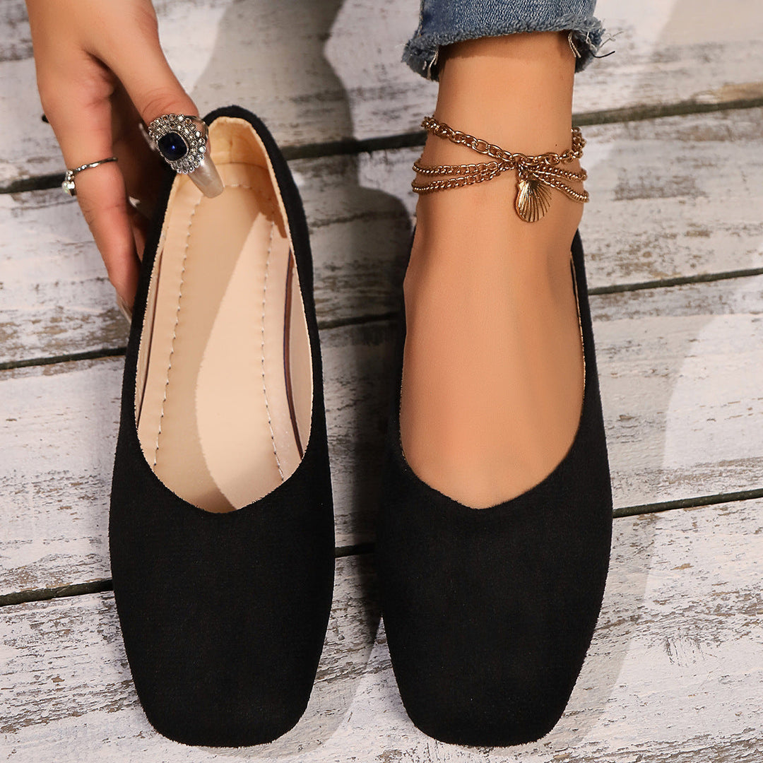 Women's comfortable and elegant ballet flats with a decorative bow, featuring a slip-resistant sole.