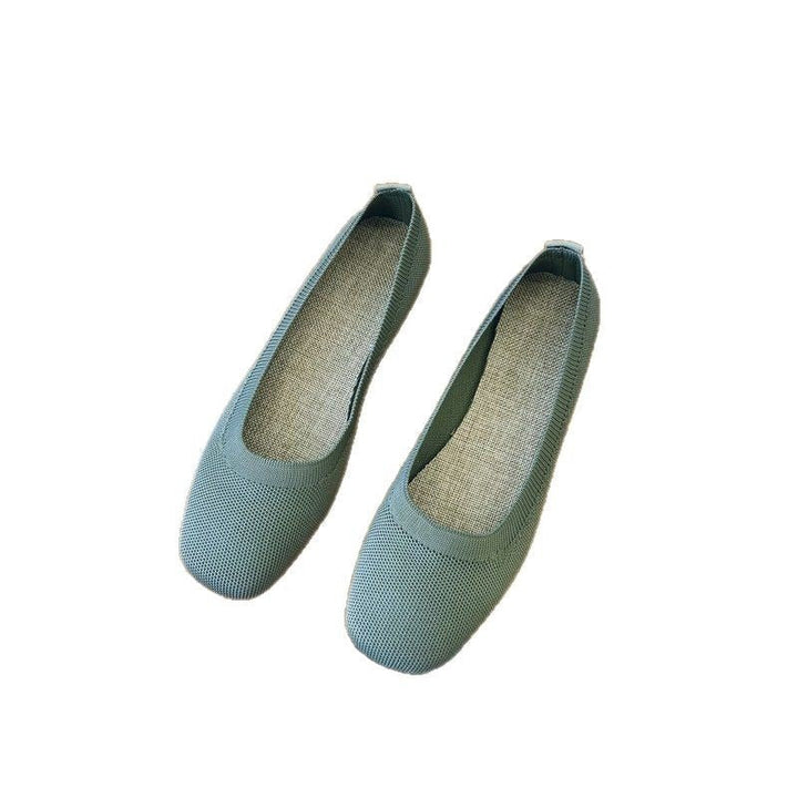 Breathable women's ballet flats with flexible non-slip soles, ensuring all-day comfort.