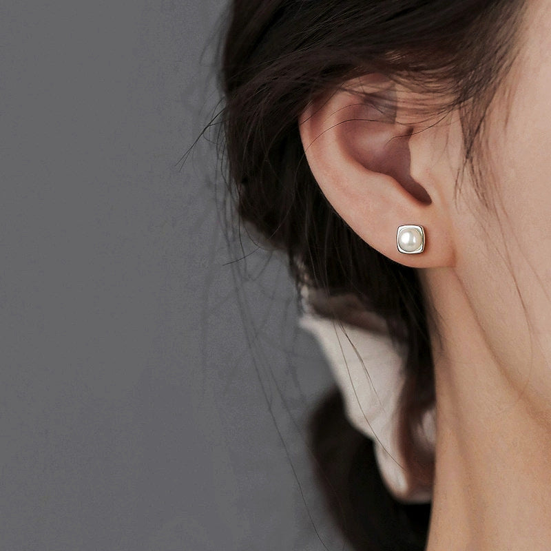 Beautiful freshwater pearl drop earrings for women. Hypoallergenic classic jewelry, an elegant gift idea.