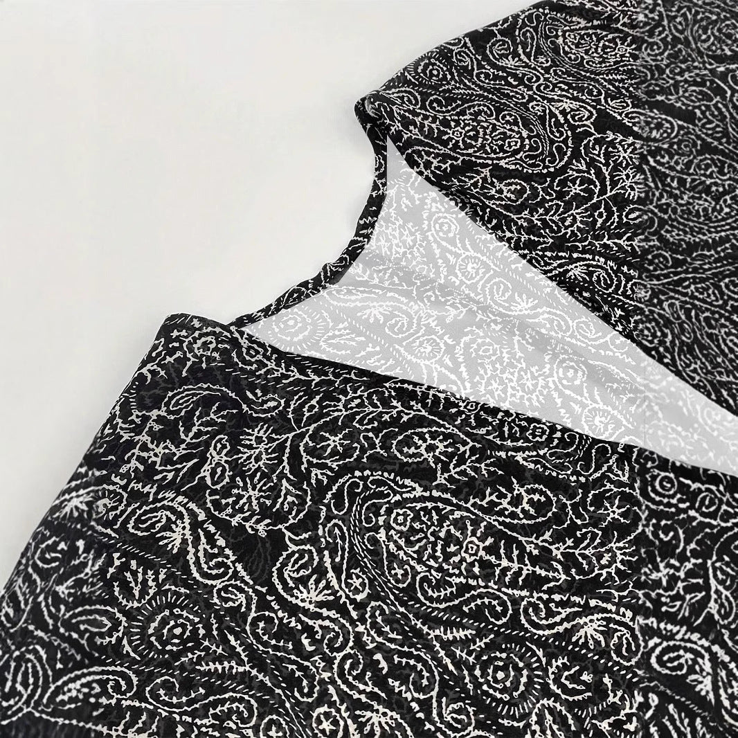 Lightweight women's kimono jacket with an eye-catching pattern. Ideal for resort wear or an elegant wrap.