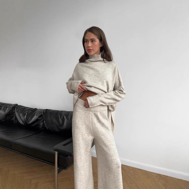 Versatile women's two-piece lounge set, relaxed turtleneck & wide-leg pants for comfort & style.