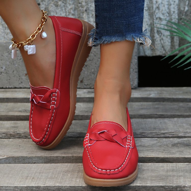 Everyday women's loafers, easy slip-on fit with a charming bow and secure non-slip bottom.