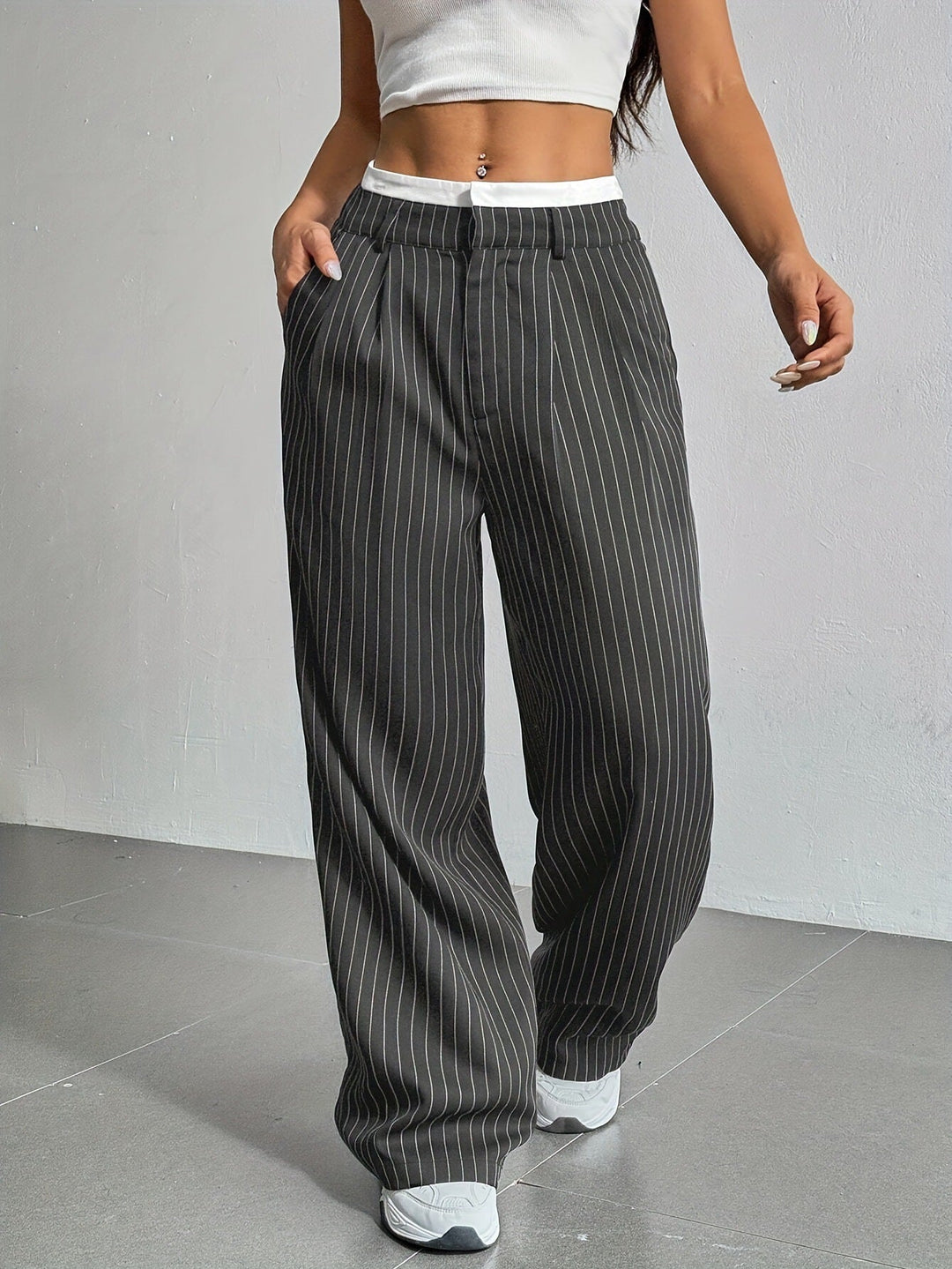 Casual high-waisted striped wide leg pants, offering ultimate comfort.