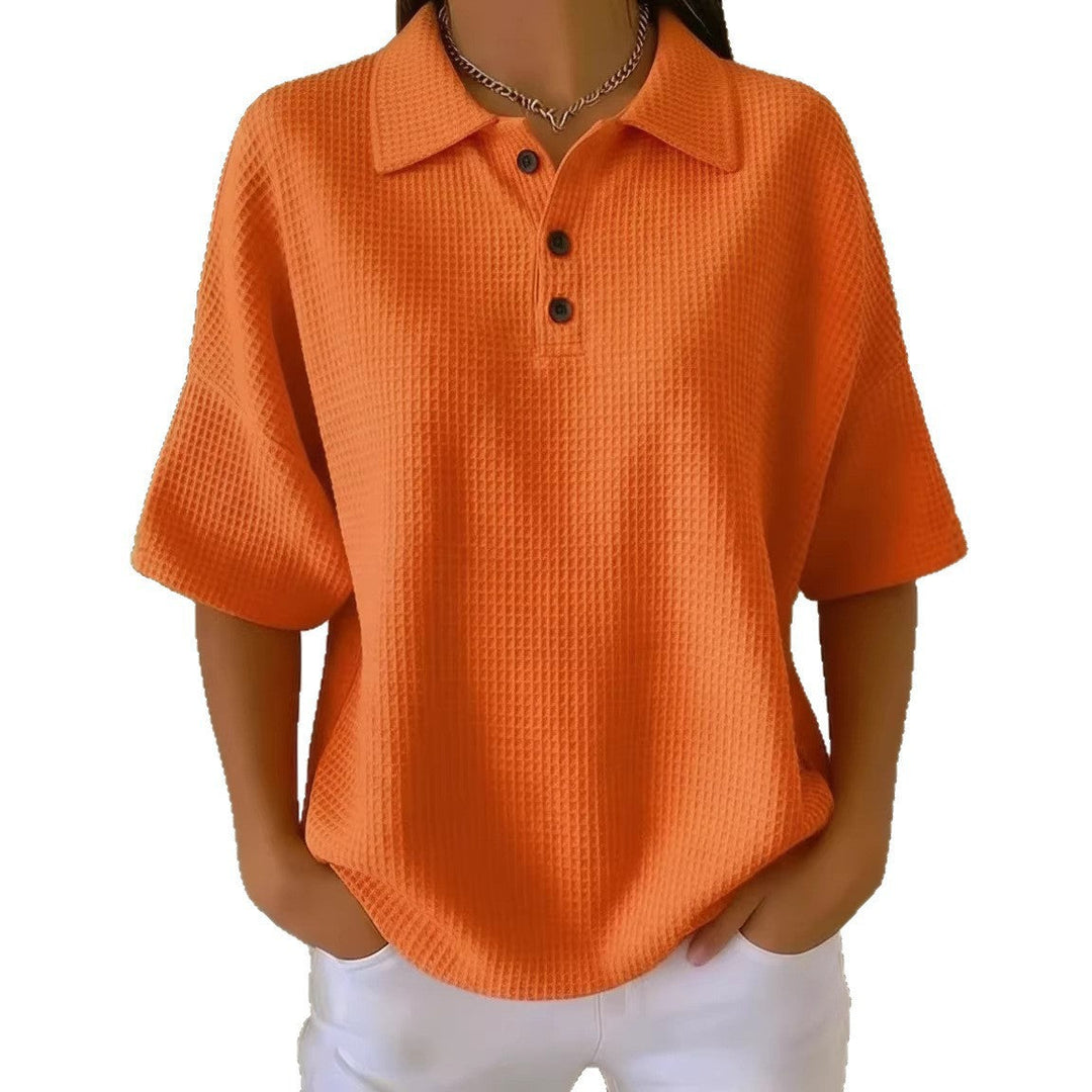 Classic women's short sleeve polo shirt, versatile for everyday wear, sporty or casual looks.