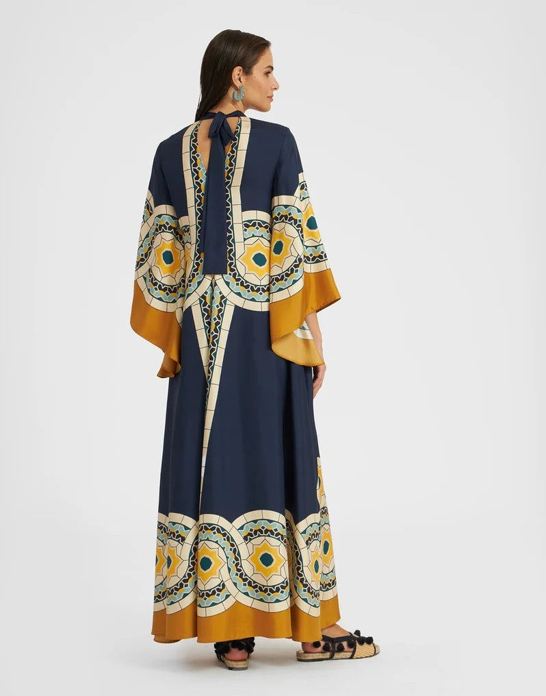 Comfortable & flowy women's casual dress with an elegant 3D print and three-quarter sleeves.