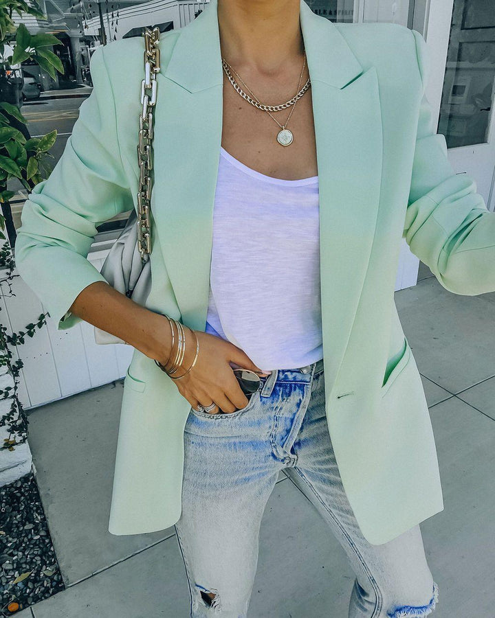 Stylish women's oversized structured blazer with functional pockets, ideal for office wear or chic casual outfits.