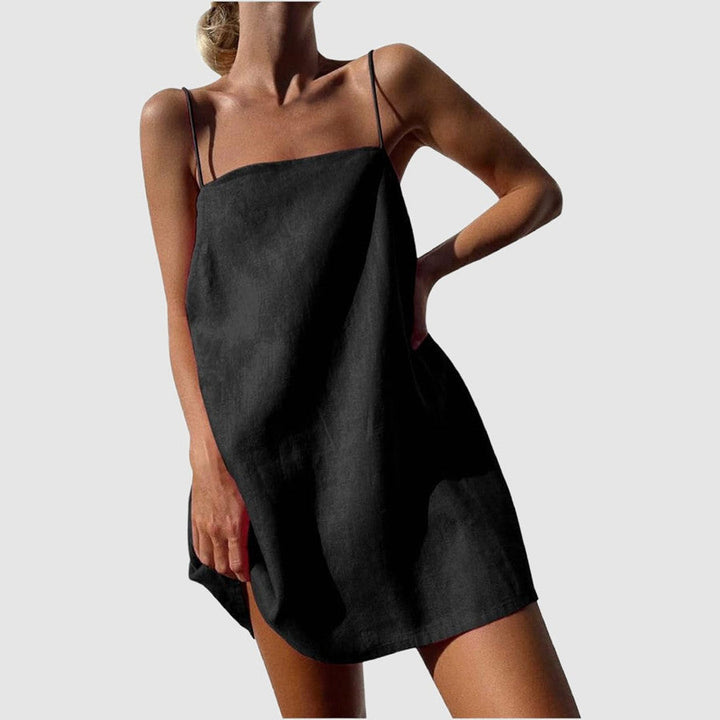 Vacation-ready women's beach sundress, lightweight with spaghetti straps & pockets for ultimate summer comfort.