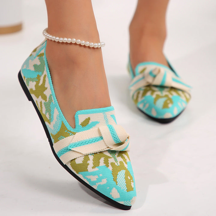 Ladies' sophisticated pointed-toe ballet flats featuring a charming bow. Ideal women's footwear for any occasion.