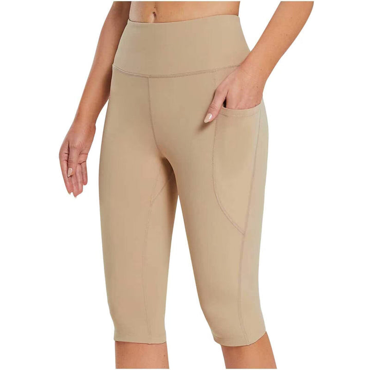 Women's high-waisted workout capris with spacious side pockets, ideal for yoga & gym.