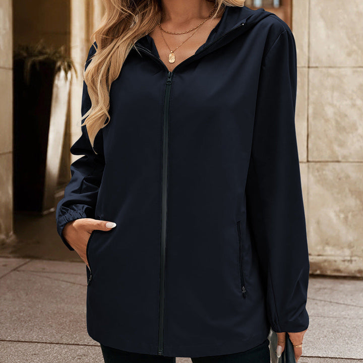 Modern fit women's lightweight hooded jacket, perfect for casual everyday wear during transitional seasons.