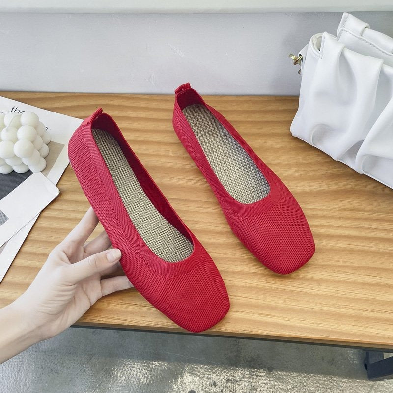 Women's breathable ballet flats for all-day comfort, perfect for everyday wear.