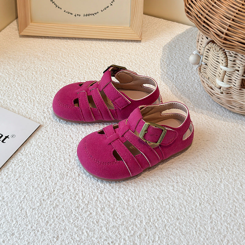 Stylish open-toe kids' sandals, breathable design for cool & comfy summer active wear.