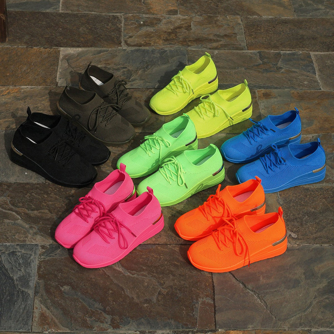 Women's sport platform sneakers, modern design for comfort & style. Available in white, black, beige.