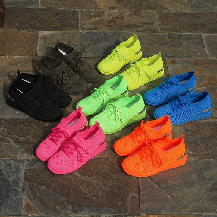 Women's sport platform sneakers, modern design for comfort & style. Available in white, black, beige.