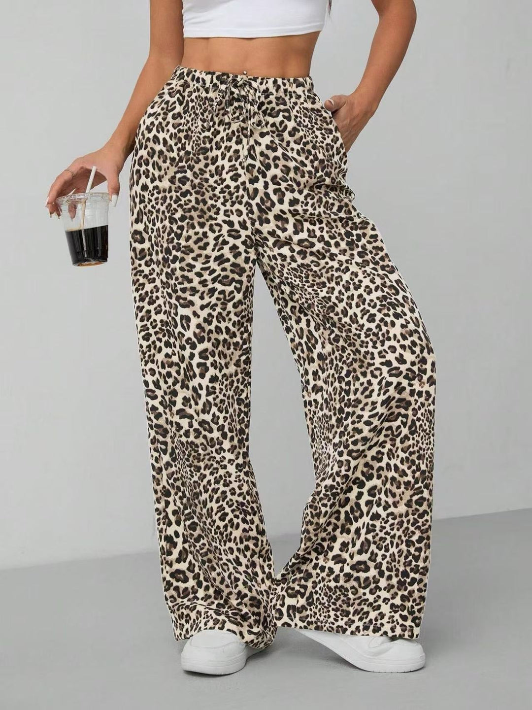 Effortless style women's patterned wide leg pants, loose and comfy for spring/summer fashion.