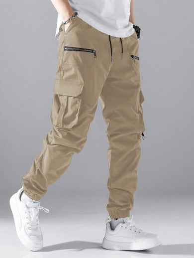 Man wearing comfortable men's urban cargo pants, perfect for active leisure or daily street fashion.