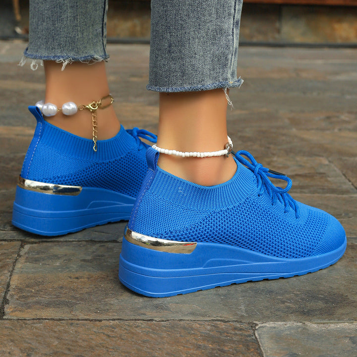Comfortable & stylish women's fashion platform sneakers, perfect modern footwear for active wear.