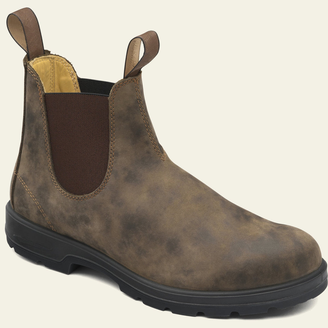 Men's Chelsea ankle boots with a rugged lug sole for enhanced grip, perfect for casual and versatile men's fashion.