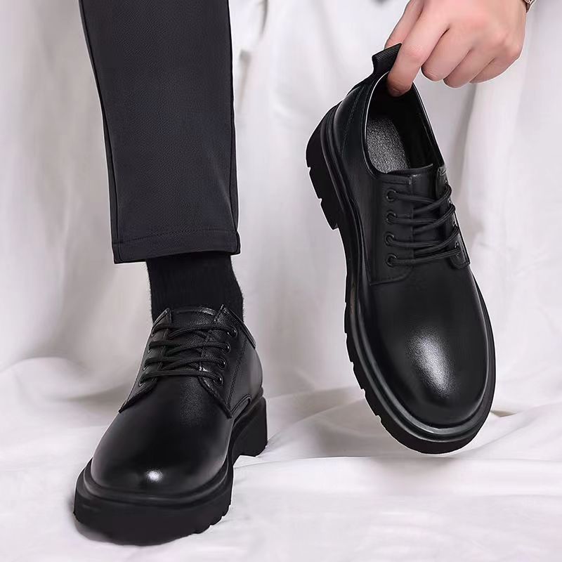 Comfortable black lace-up oxfords for men, ideal formal shoes & business casual footwear. Classic and stylish.