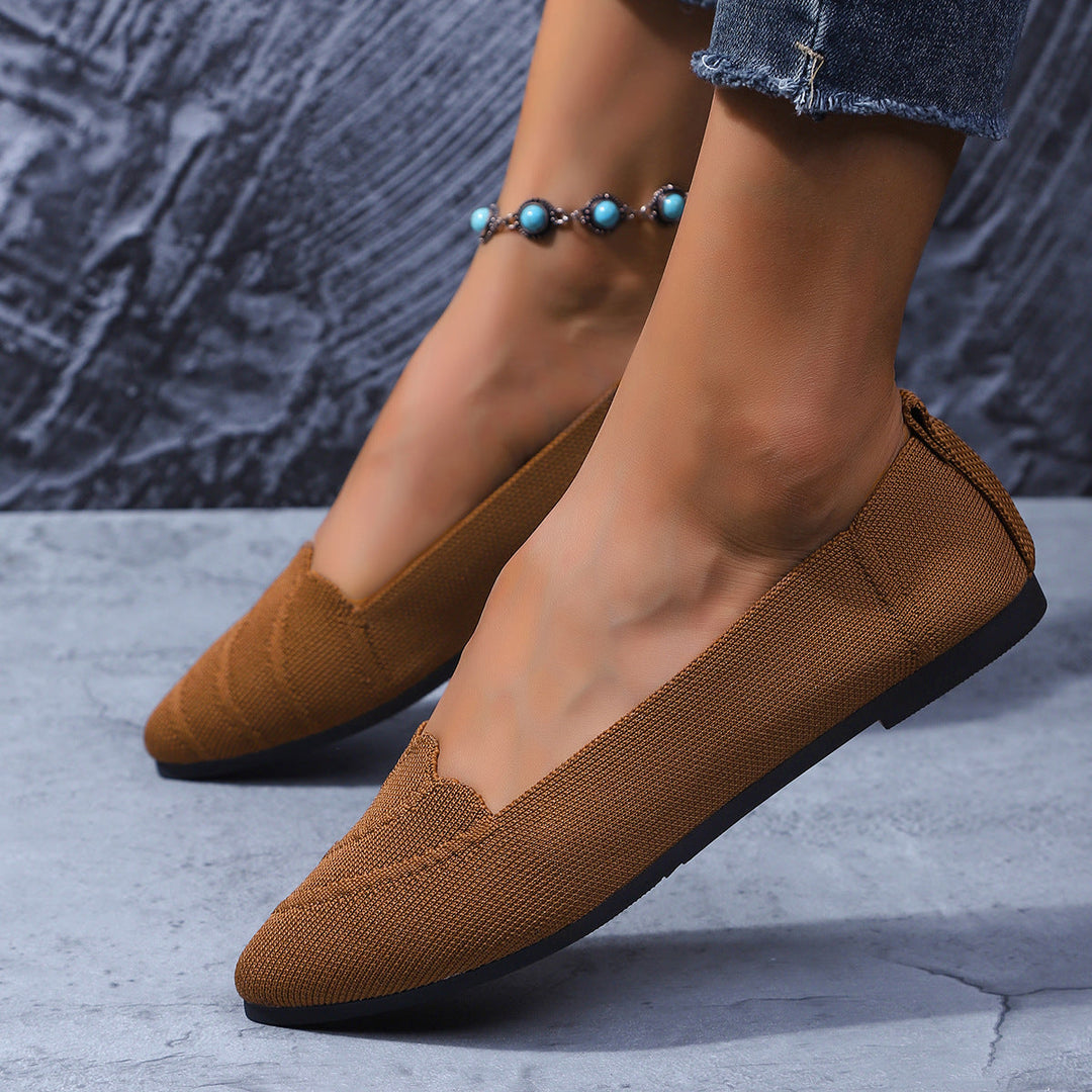Comfortable women's ballet flats, versatile for casual or formal wear. Elegant pointed toe slip-on shoes.