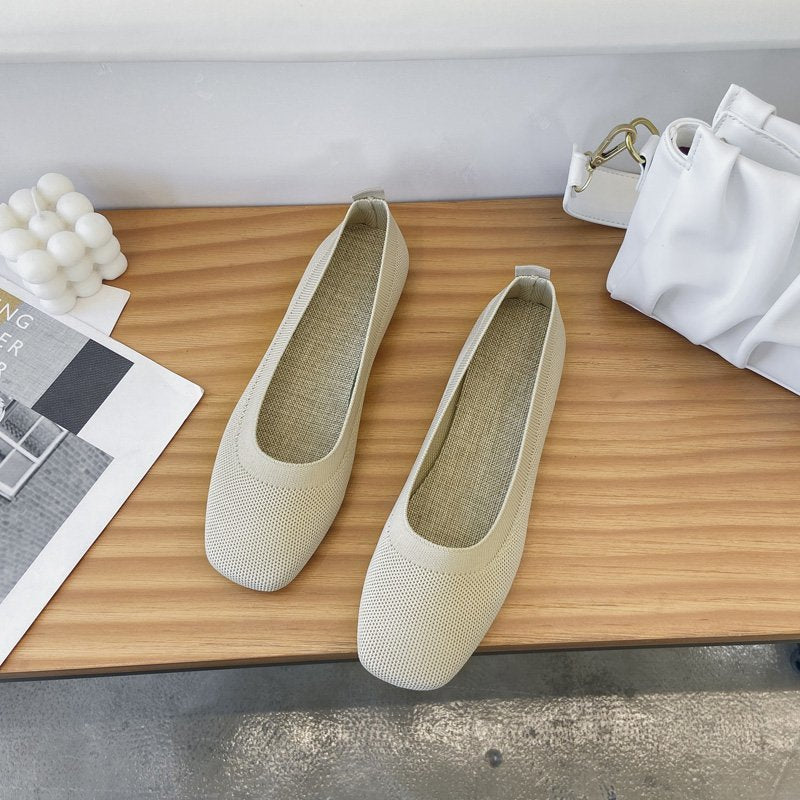 Casual women's ballet flats, lightweight and breathable, perfect for everyday comfortable wear.