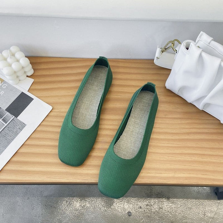 Elegant comfort flats for women, versatile and breathable, ideal for casual everyday wear.