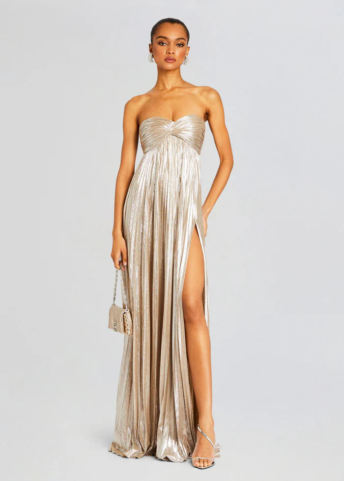 Women's glamorous off-shoulder party dress, a long evening gown with an elegant slit for special occasions.