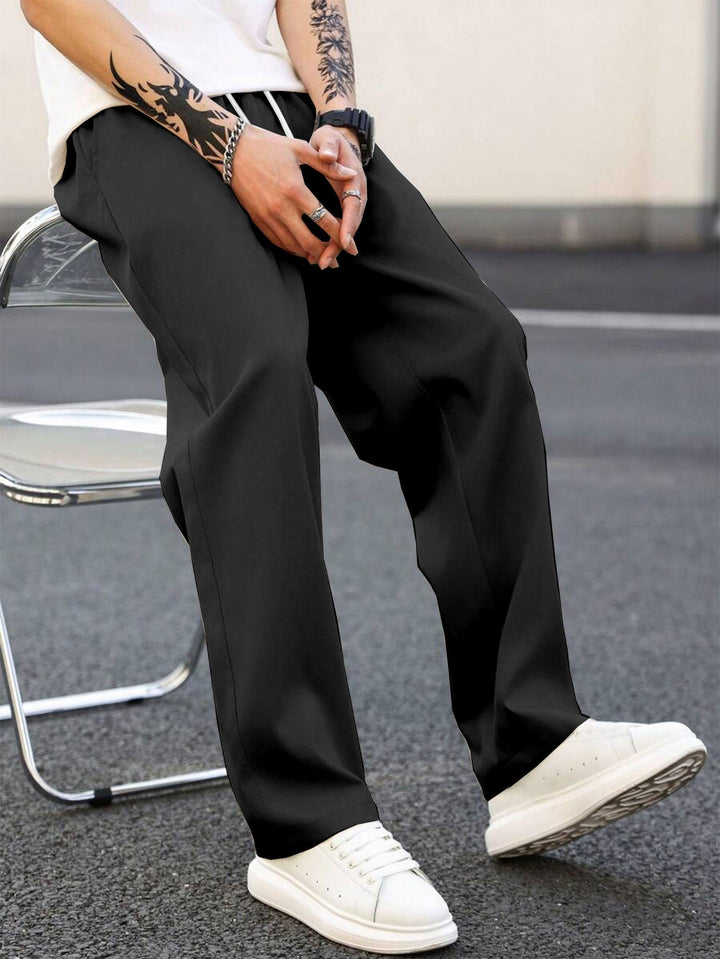 Men's comfortable and fashionable loose fit leisure pants with elastic waist, perfect for everyday.