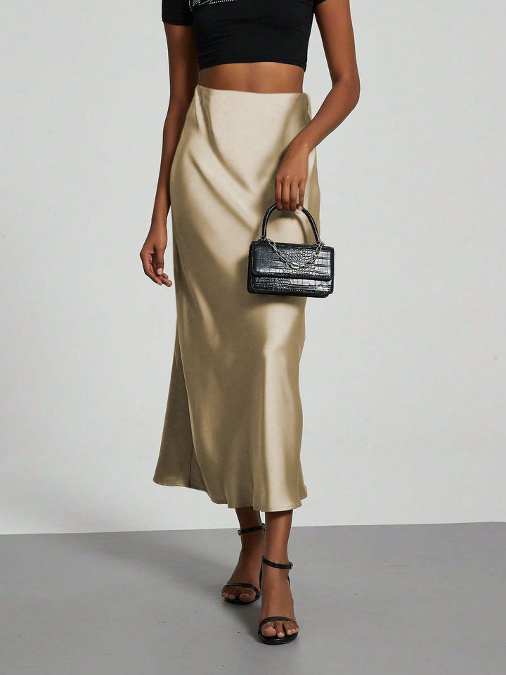 Stylish long flowing skirt, a must-have for women's elegant summer fashion.