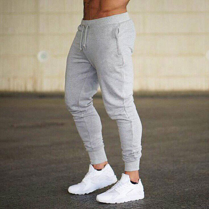 Men's comfortable jogging pants in a classic fit, perfect for sport and leisure.