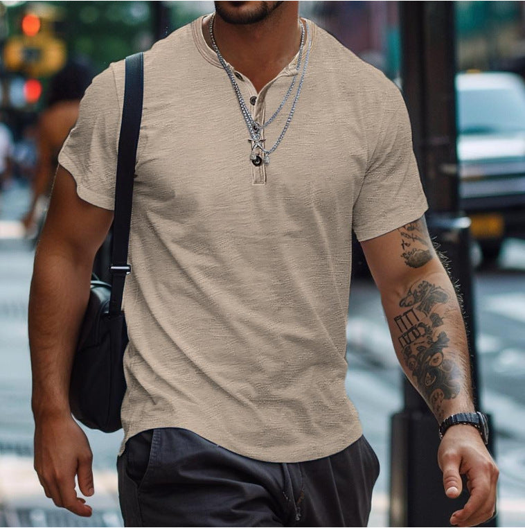 Stylish men's relaxed-fit polo shirt, ideal for casual wear, with comfortable knit fabric.