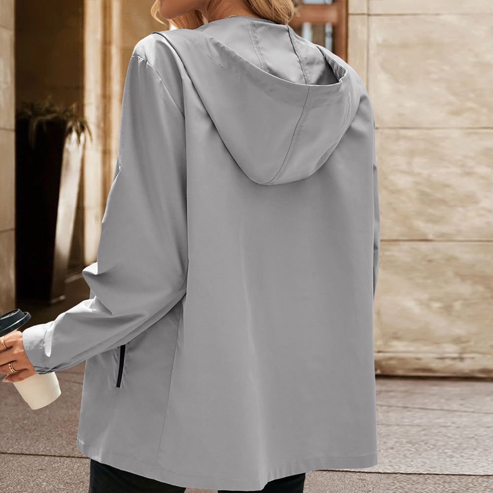 Stylish women's lightweight hooded jacket for casual outings. Features practical pockets & a modern fit.