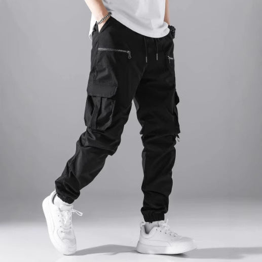 Comfortable men's cargo pants for leisure wear, perfect for urban everyday fashion & relaxed style.