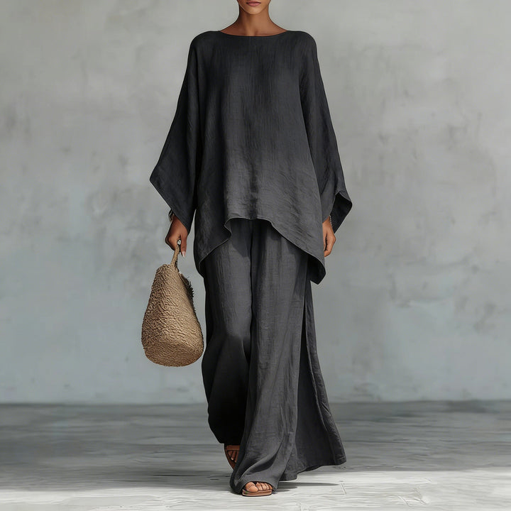Stylish women's casual two-piece set with airy fabric, loose fit, perfect for spring and summer fashion.