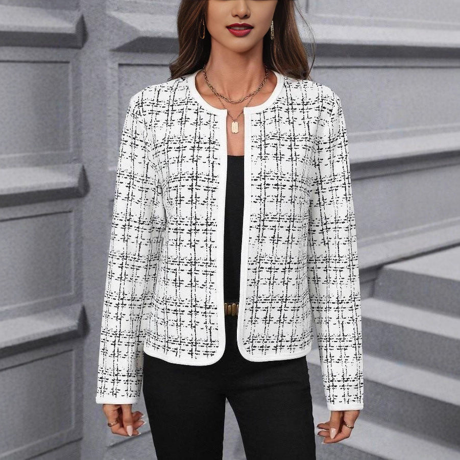 Elegant ladies' structured jacket with sophisticated contrast details. Versatile for office & fashion.