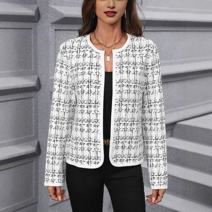 Elegant ladies' structured jacket with sophisticated contrast details. Versatile for office & fashion.