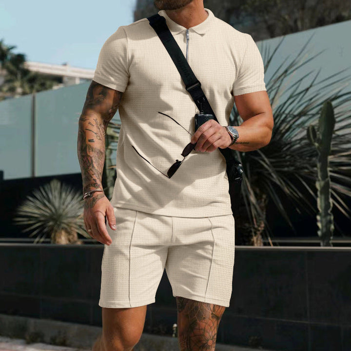 High-quality men's short sleeve training set with contrasting details, built for comfort and performance.