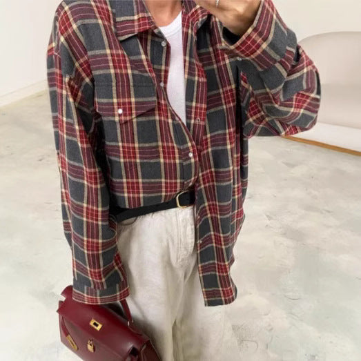 Women's oversized check pattern shirt blouse, long sleeve, button-up design, ideal for casual and cozy days.