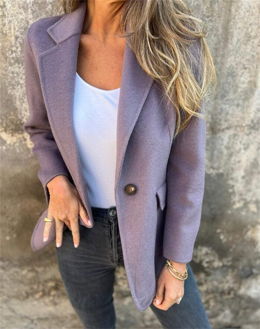 Chic women's relaxed fit blazer jacket, versatile outerwear for elegant smart casual fashion.