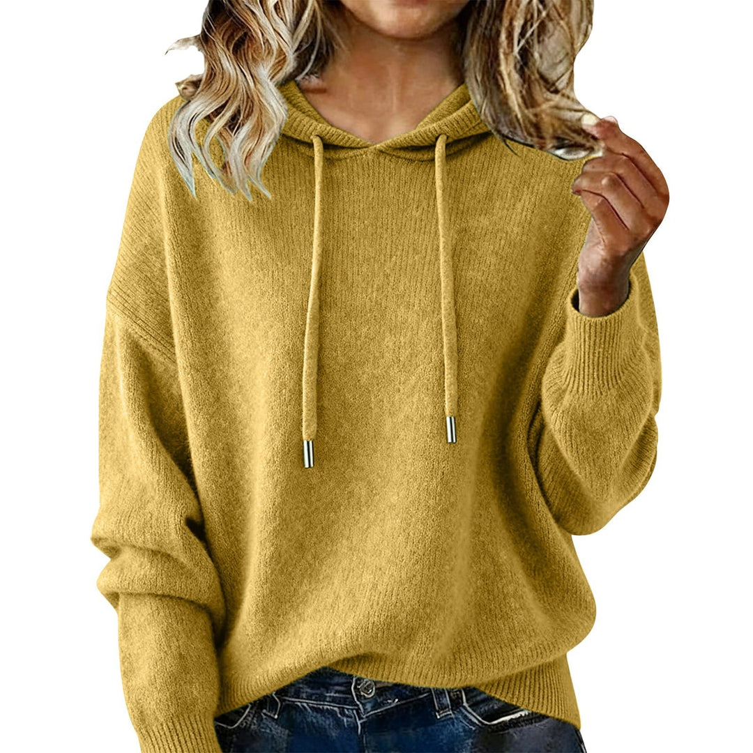 Effortless chic women's hooded sweatshirt, comfortable and stylish for everyday autumn wear.